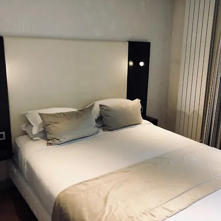 Western Empire Elysees 3*