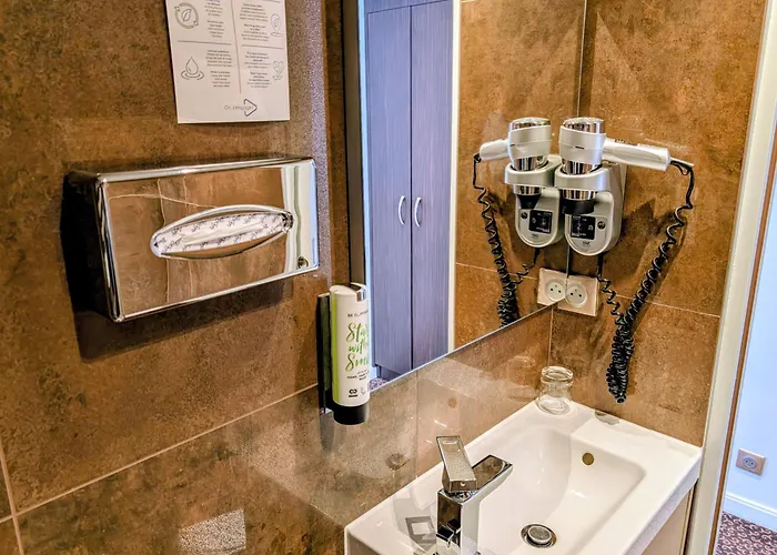 Western Empire Elysees Hotel 3*