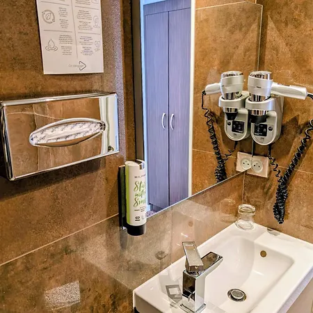 Western Empire Elysees Отель 3*